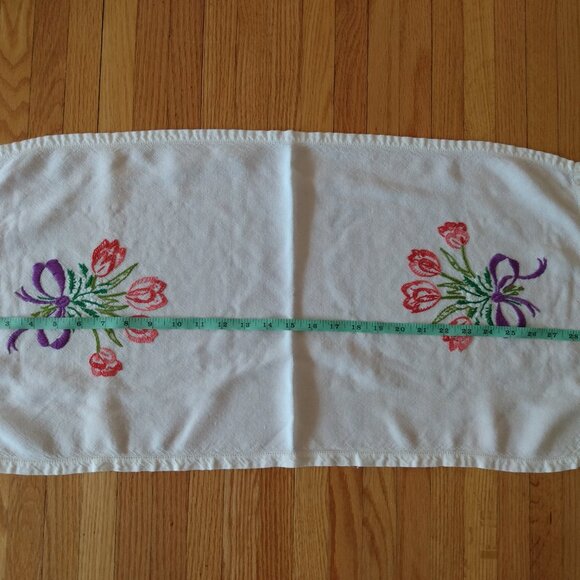 Vintage Embroidered Table Runner Doily Flower Bouquet 14"x30" Rectangular - Picture 11 of 15